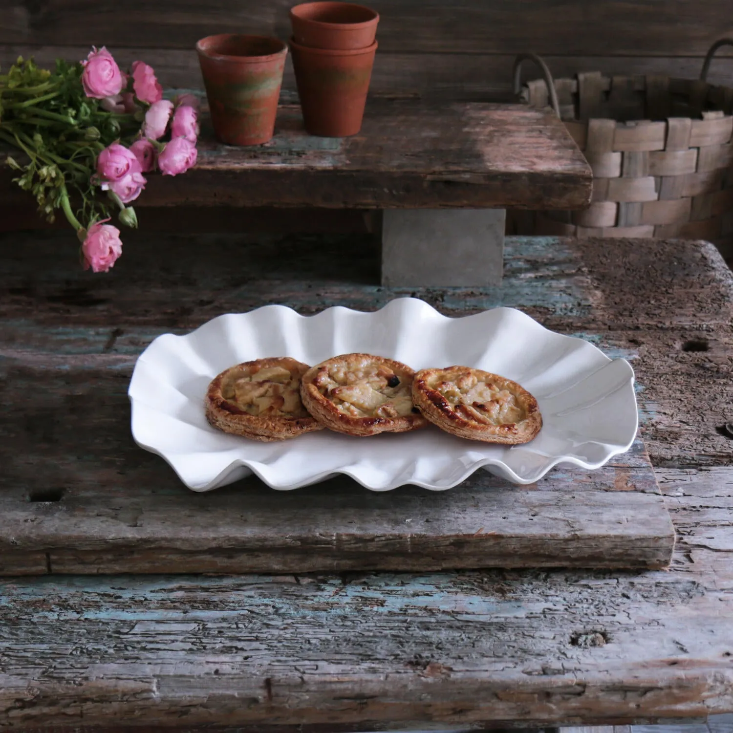 VIDA Bloom Large Oval Platter in White